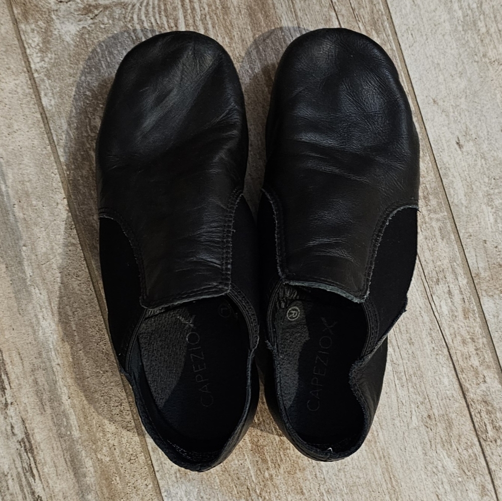 Capezio black slip-on jazz shoes size 7.5